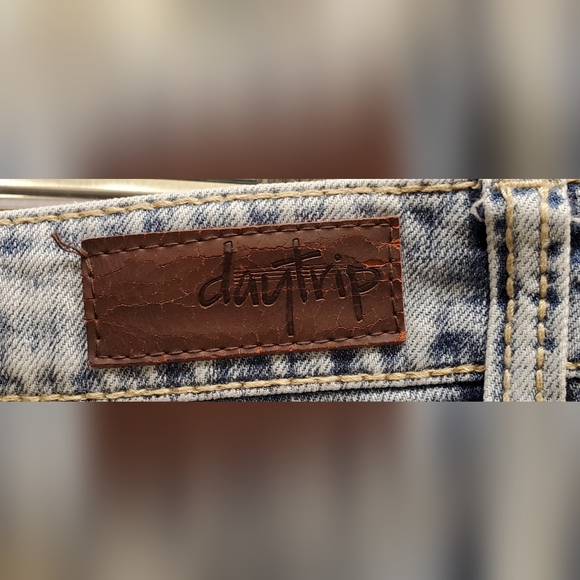 DayTrip 32 Lynx Ankle Skinny Distressed Jeans - Picture 7 of 9